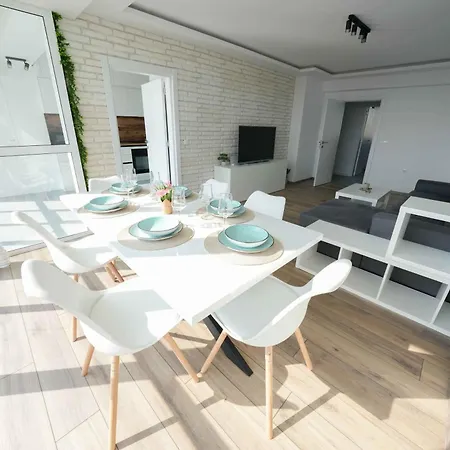 Sunny 2-bedroom With Sea View 바르나