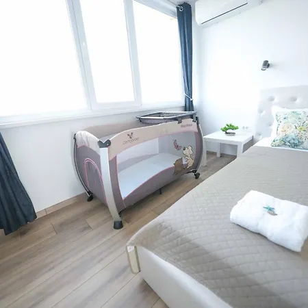 Sunny 2-bedroom With Sea View 바르나