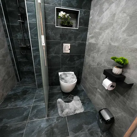 Sunny 2-bedroom With Sea View Apartament Varna