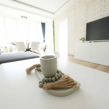 Sunny 2-bedroom With Sea View * 바르나