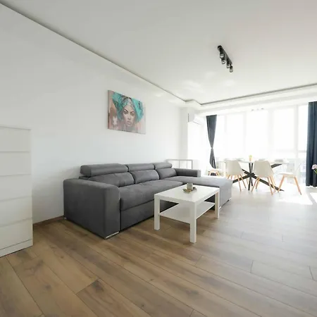Sunny 2-bedroom With Sea View 아파트