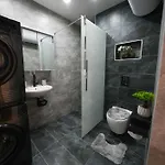 Sunny 2-bedroom With Sea View Апартамент