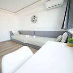 Апартамент Sunny 2-bedroom With Sea View Варна