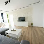 Sunny 2-bedroom With Sea View Апартамент Варна