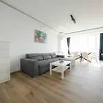 Sunny 2-bedroom With Sea View Апартамент