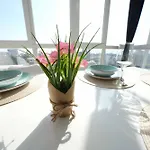 Апартамент Sunny 2-bedroom With Sea View Варна