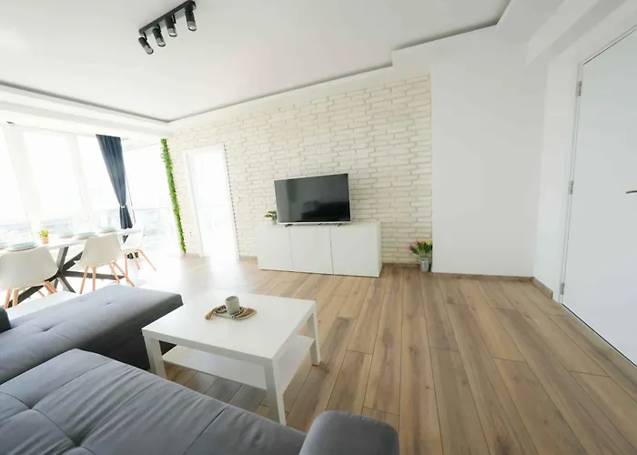 Sunny 2-bedroom With Sea View Appartamento Varna